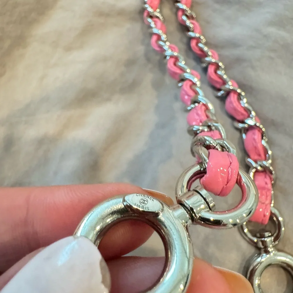 Authentic Chanel round a world bag in great condition - Picture 15 of 16